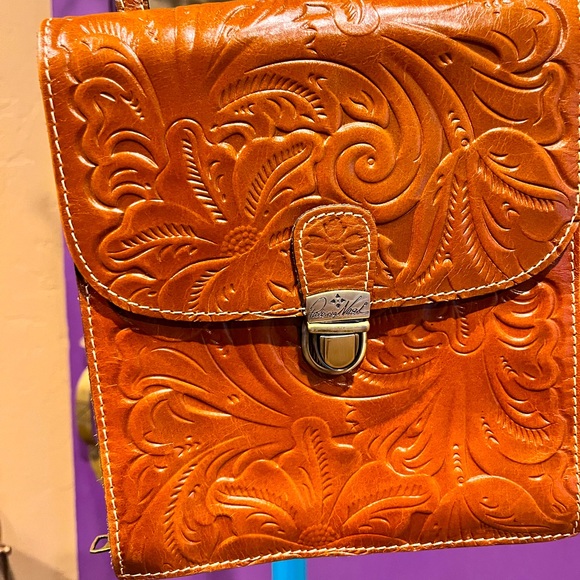 PATRICIA NASH LEATHER TRAVEL PURSE - Picture 1 of 6